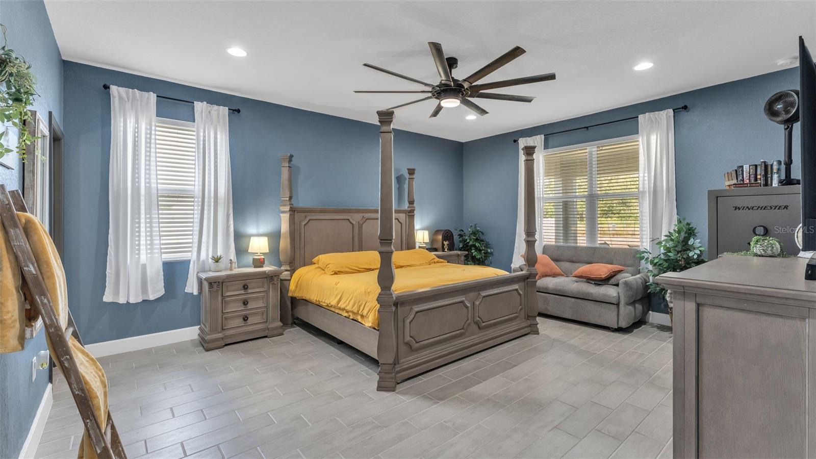 ESTATES/SIXTY - Residential