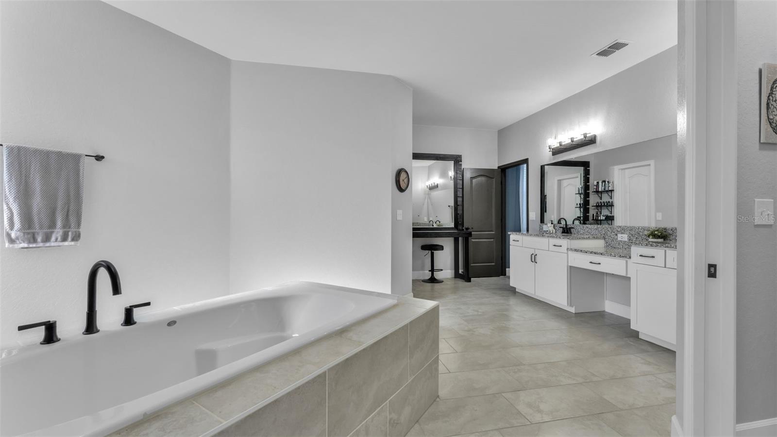 ESTATES/SIXTY - Residential