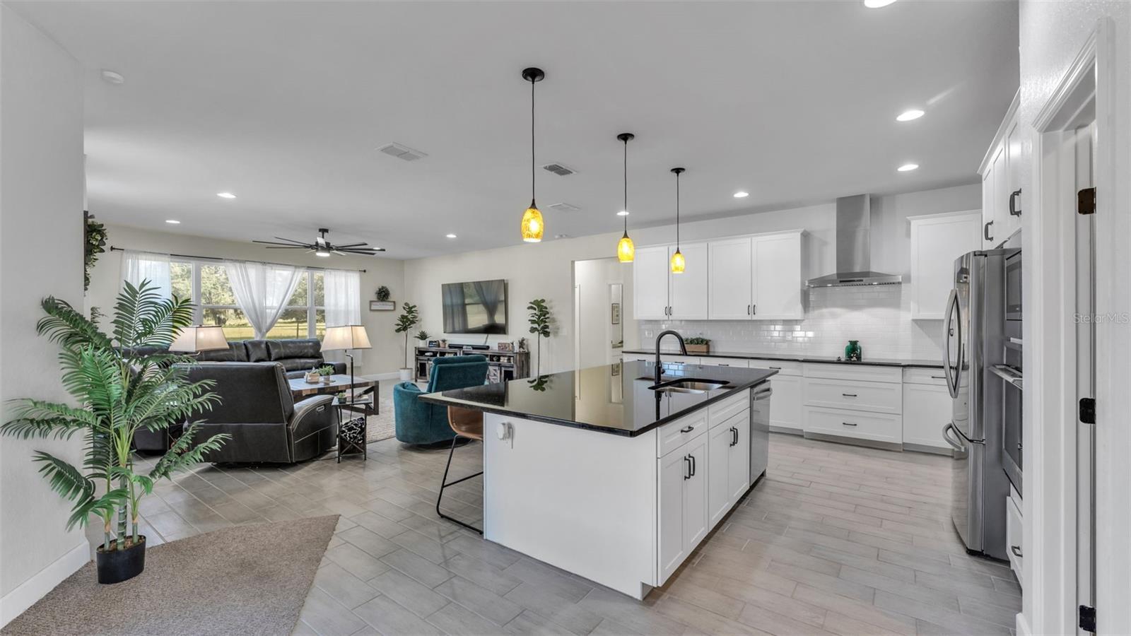 ESTATES/SIXTY - Residential