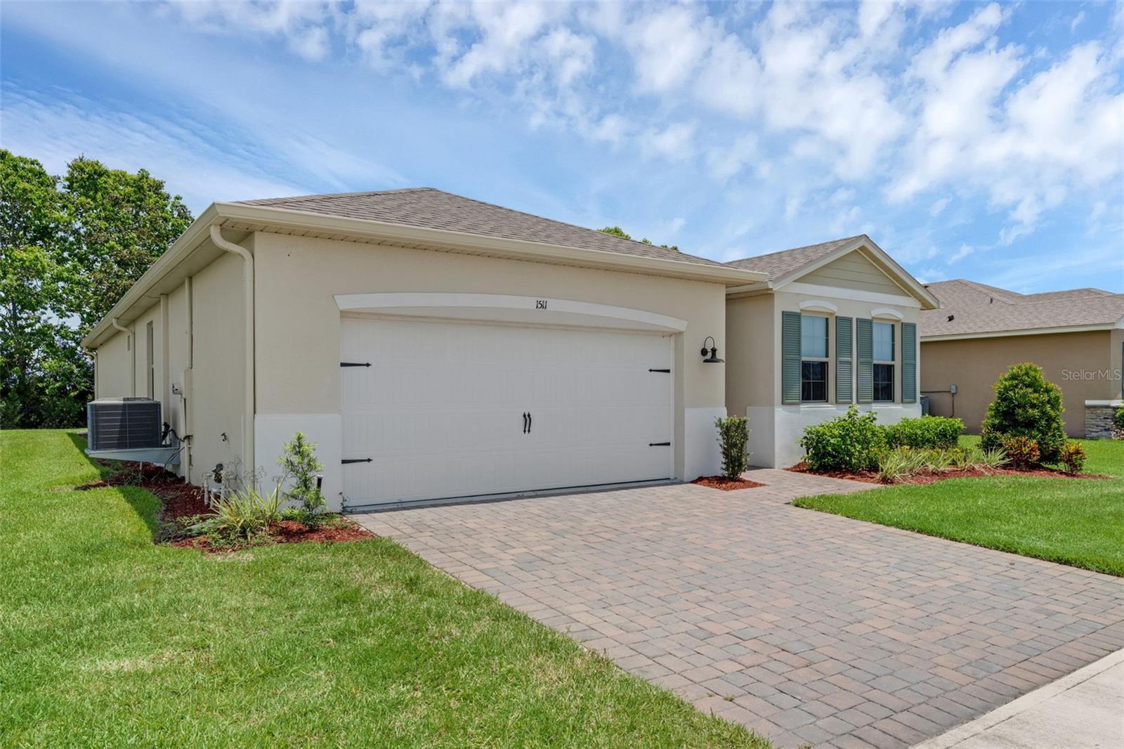 1511 LYONSDALE LANE
