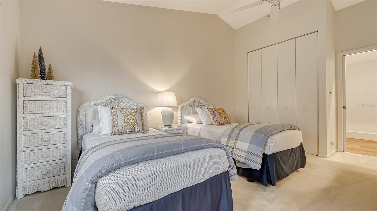 BAY ISLES - Residential