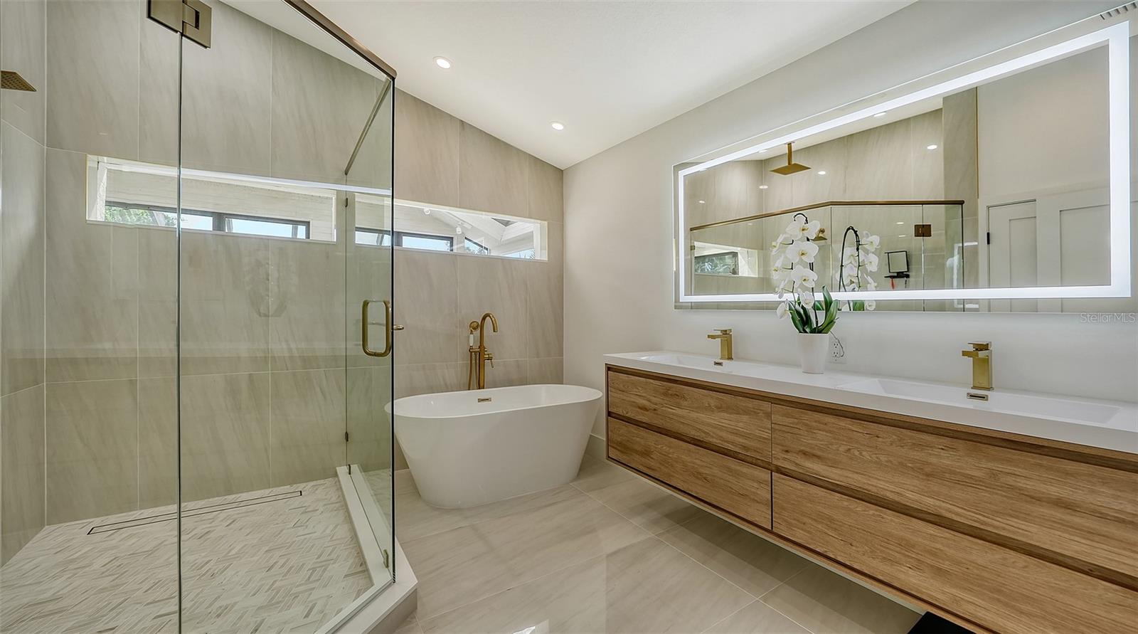 BAY ISLES - Residential