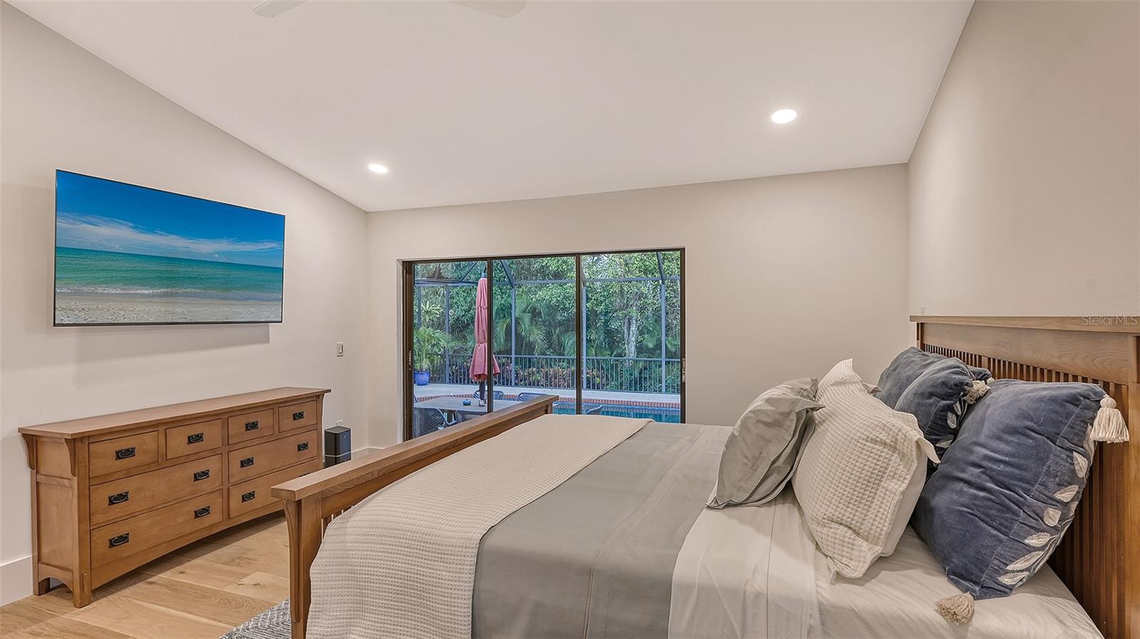 BAY ISLES - Residential