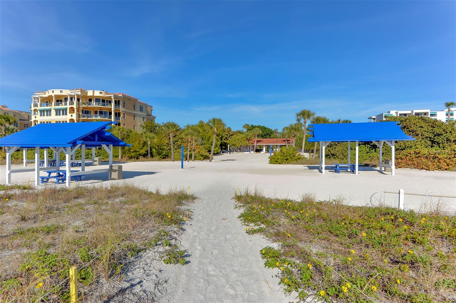 BAY ISLES - Residential