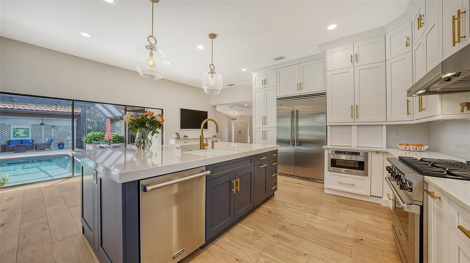 BAY ISLES - Residential