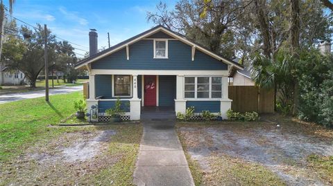 A home in DELAND