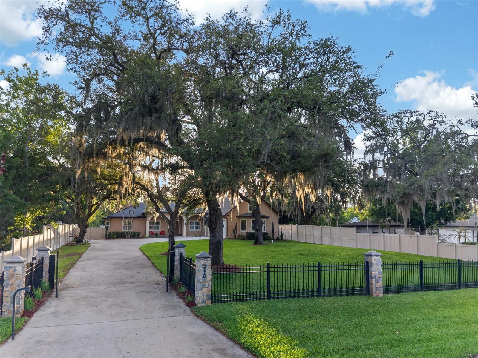 KNOLLWOOD PARK - Residential