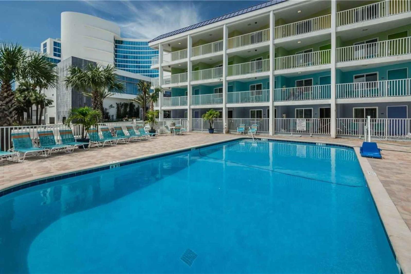 PELICAN POINTE ON - Residential