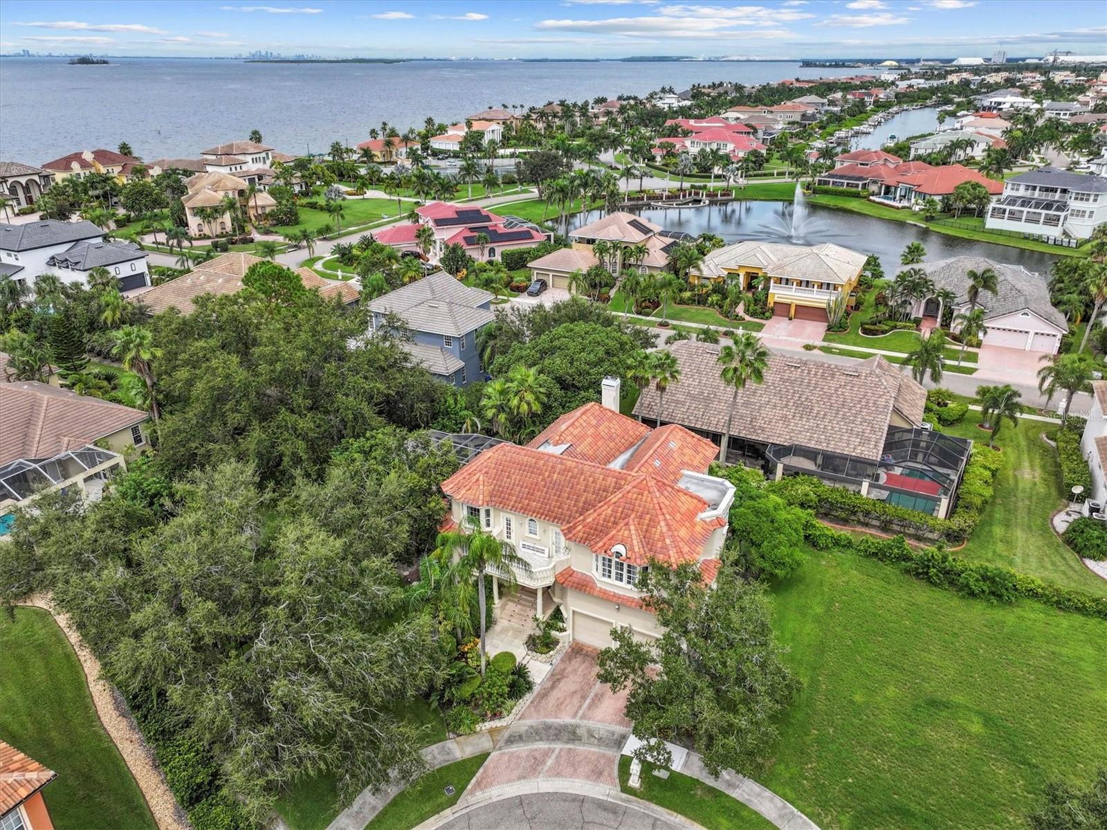 5914 LA ROSA LANE