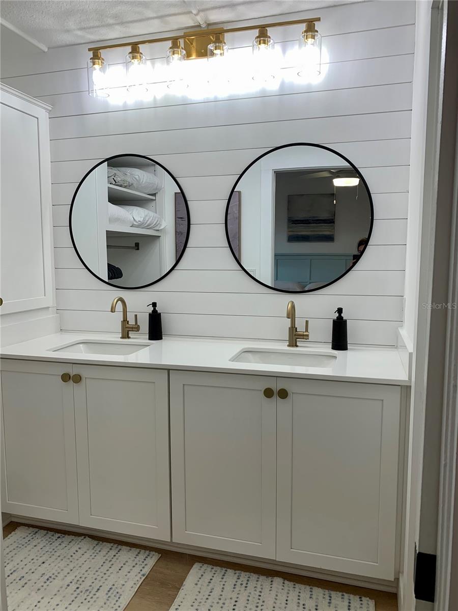 BAYSIDE CONDO - Residential