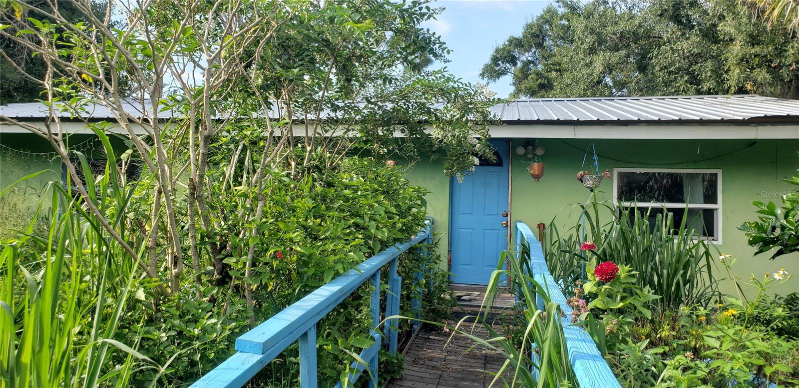 Hot Flip Opportunity in Sarasota, FL 34234!
This 2-bedroom, 1-bath home has 990 sq. ft. of living space on a spacious 0.33-acre lot. Built in 1960, the property has solid fundamentals and is primed for a profitable renovation.
Property Features:
Roof: Metal, only 3 years old
Plumbing, HVAC, Electrical: All in good working condition
Floors: Beautiful wood floors installed 3 years ago
Kitchen & Bathroom: Original, ready for updates to add value
Appliances: Newer units included
Structure: Wood frame construction
With strong bones and key systems already in place, this property just needs cosmetic upgrades to maximize its potential. Sitting on a large lot in a desirable Sarasota location, it’s best fix-and-flip and-hold.
