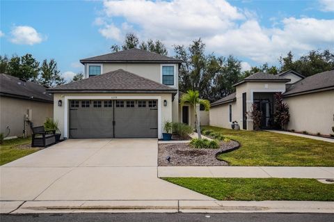 A home in LAKELAND