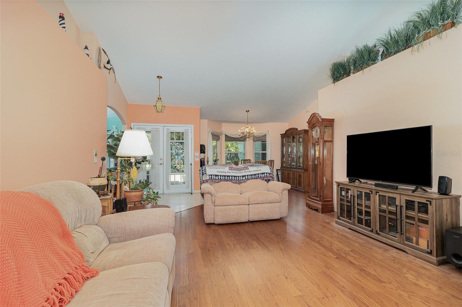 2283 KNOLLWOOD DRIVE