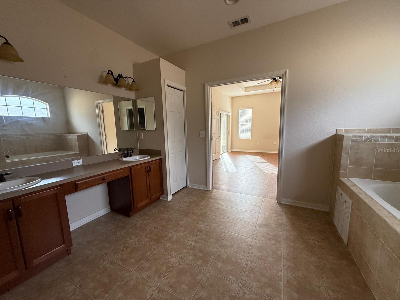 BLACKWATER OAKS - Residential