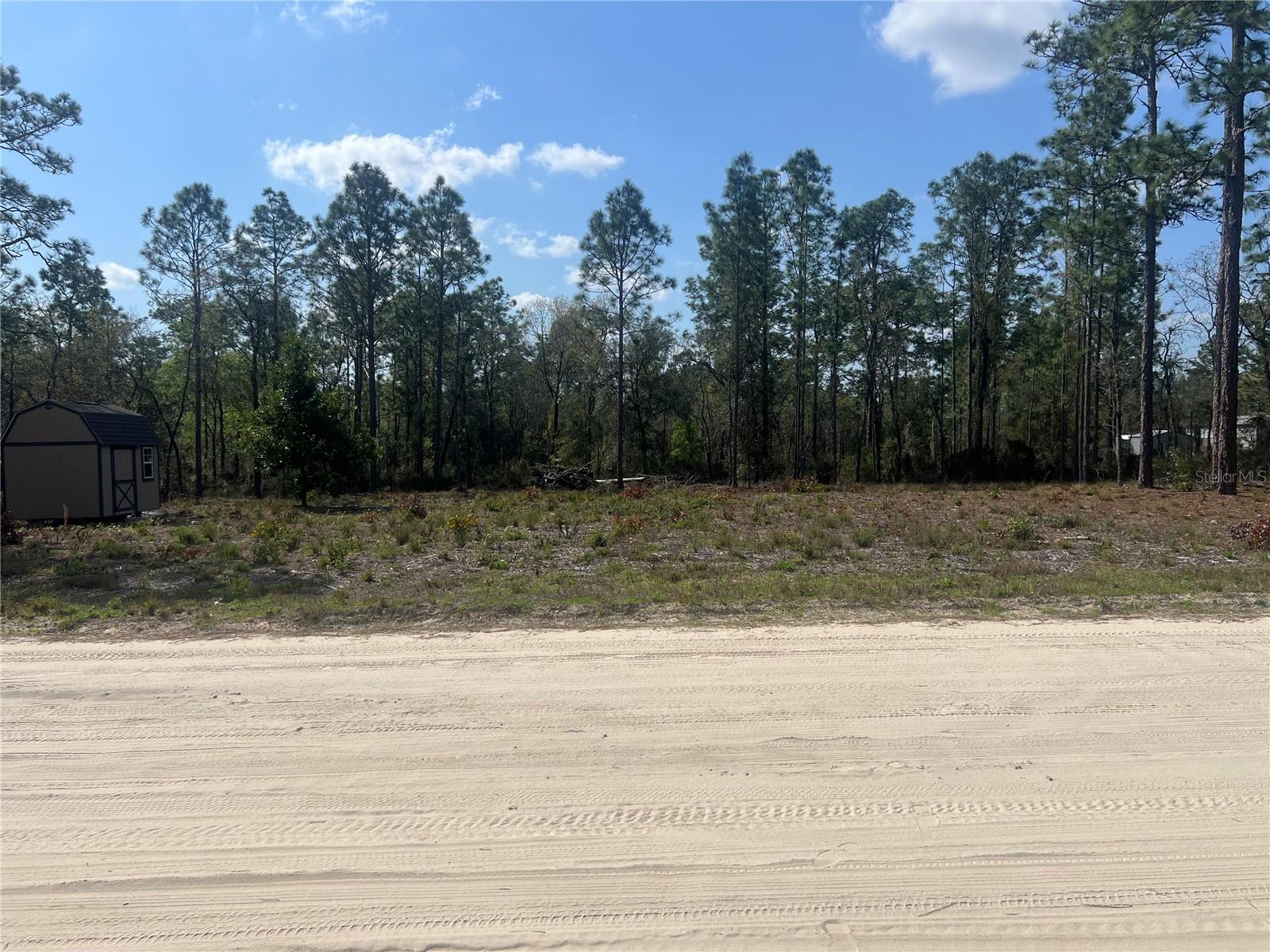 Beautiful lot located in Williston Highlands, Complete clean, ready for build your Dream Home or instal your Mobile Home