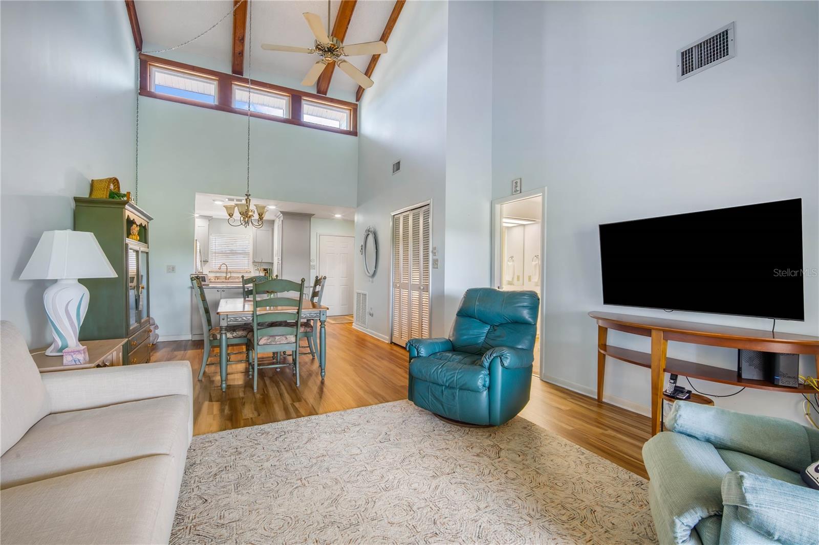 DOUBLE EAGLE IMPERIALAKES PH 01-6 SEC 04 - Residential Lease