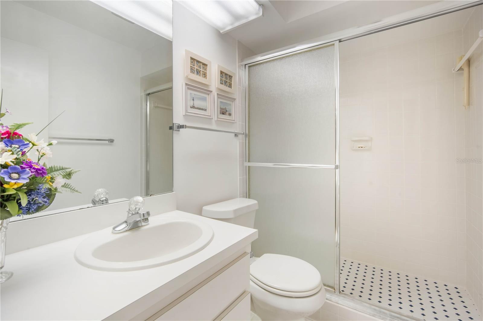 DOUBLE EAGLE IMPERIALAKES PH 01-6 SEC 04 - Residential Lease