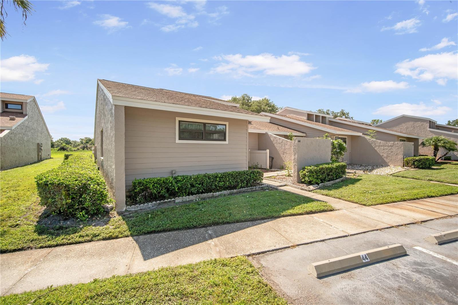 DOUBLE EAGLE IMPERIALAKES PH 01-6 SEC 04 - Residential Lease