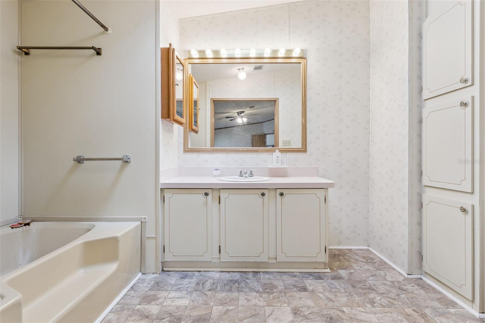 QUAIL RIDGE ESTATES - Residential