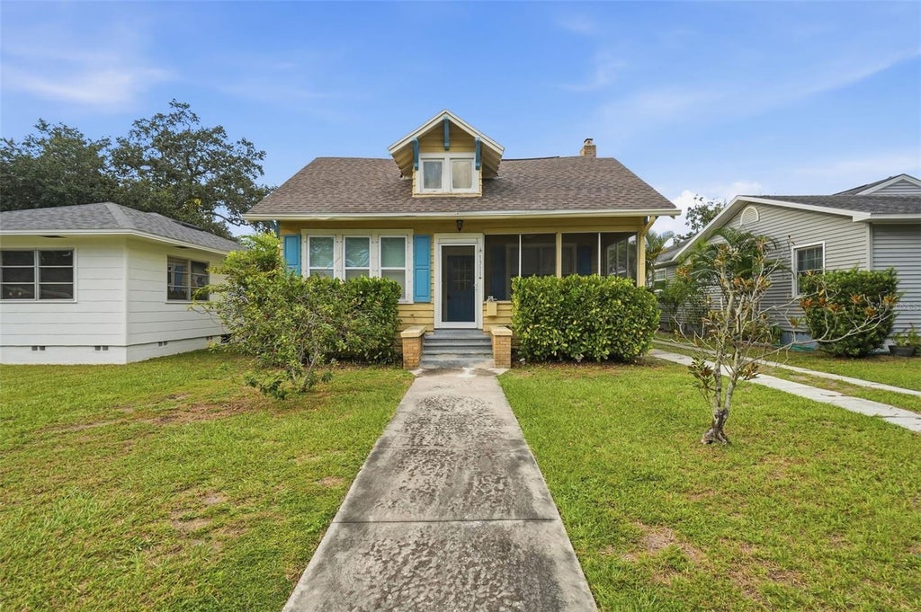 Photo of 1311 21st Avenue N, St Petersburg, FL 33704 (MLS # O6446723)