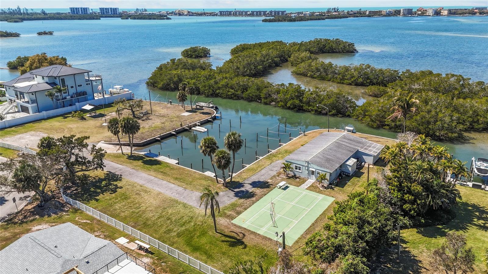 TROPICAL SHORES - Residential