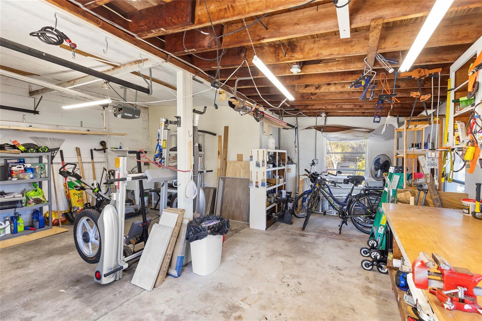 TROPICAL SHORES - Residential