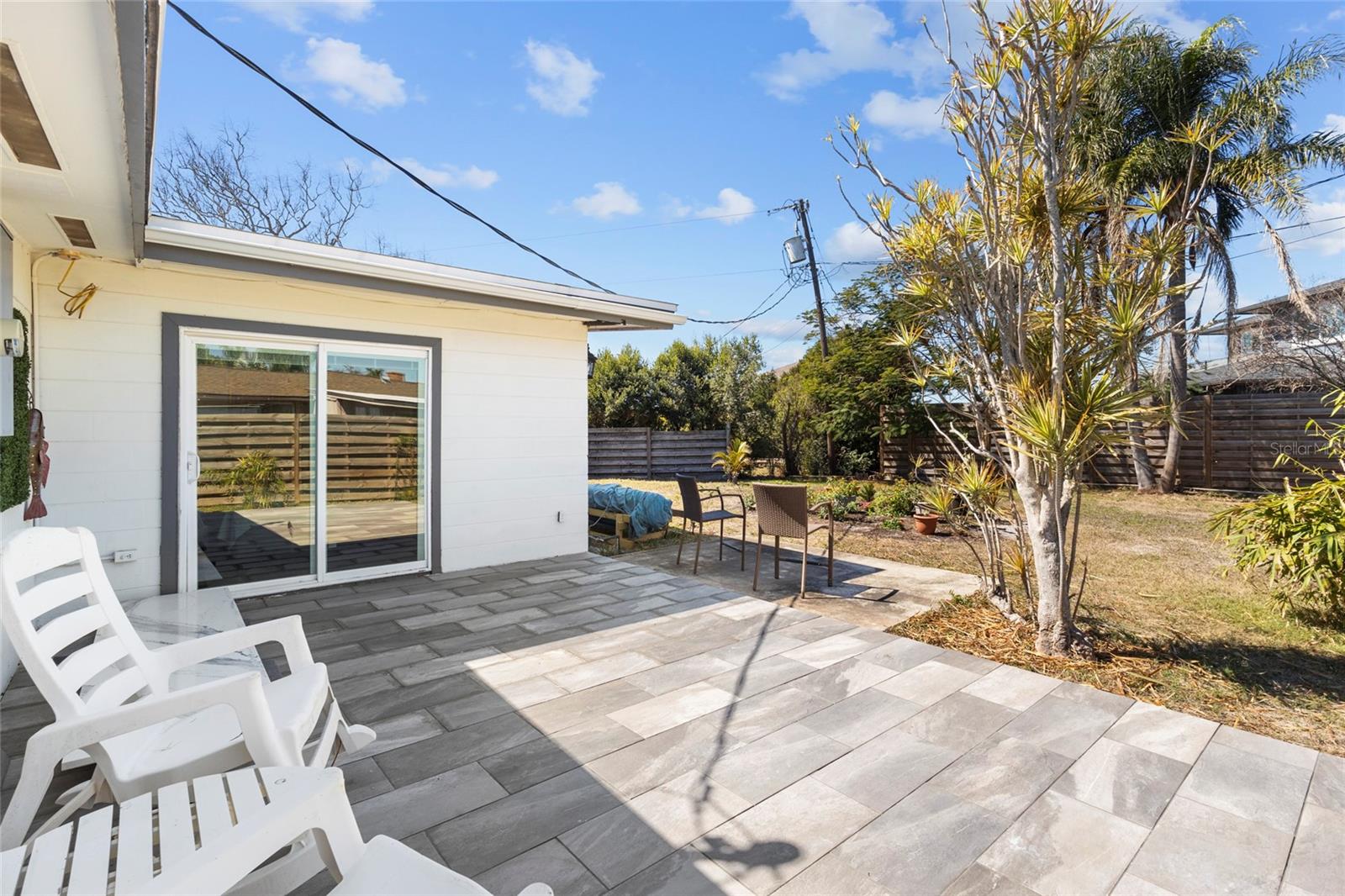 TROPICAL SHORES - Residential