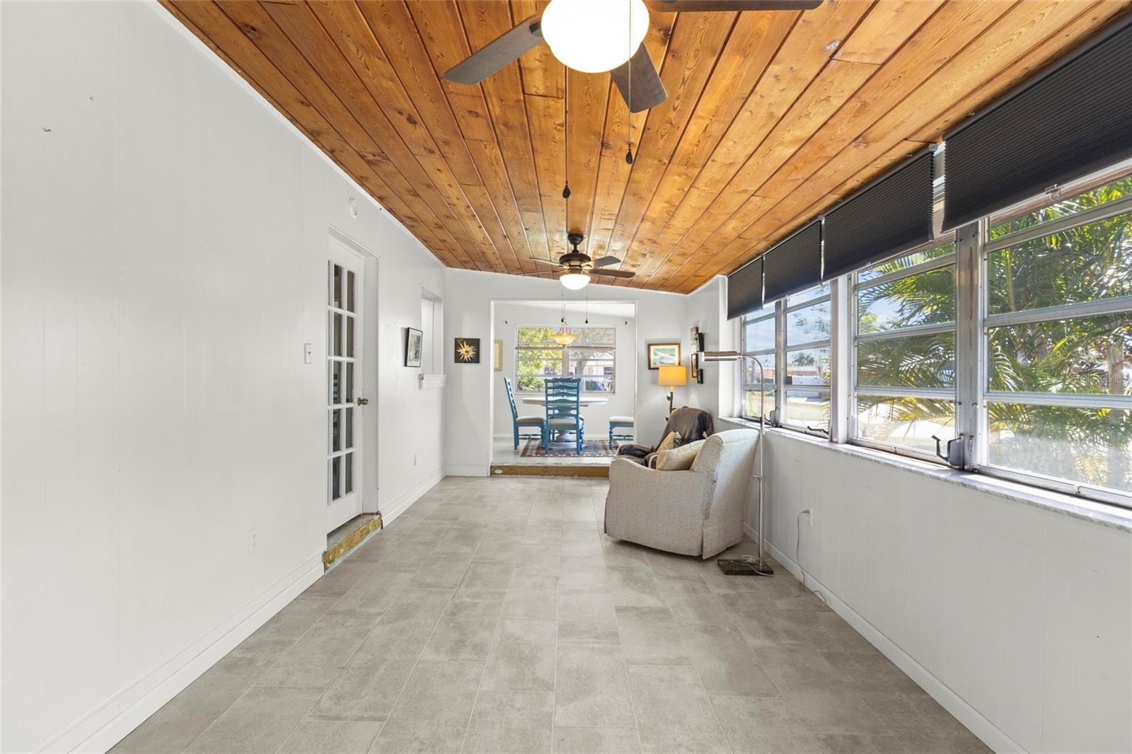 TROPICAL SHORES - Residential