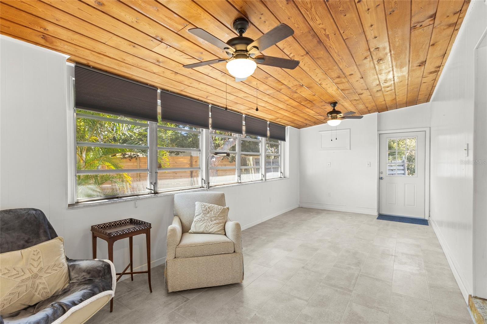 TROPICAL SHORES - Residential