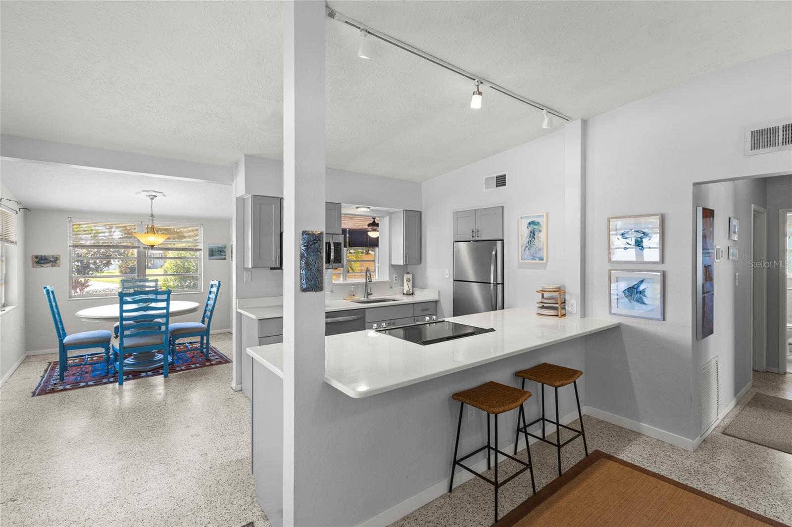 TROPICAL SHORES - Residential