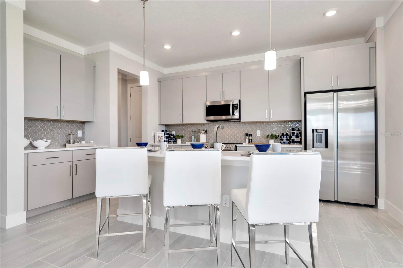 EPPERSON CRYSTAL LAGOON TWNHMS - Residential