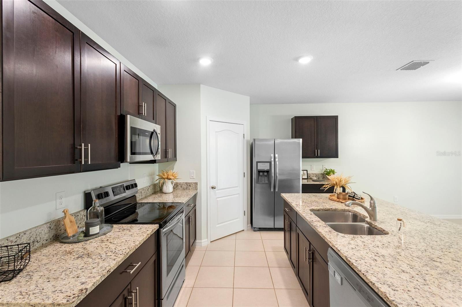 VICTORIA OAKS PH A - Residential