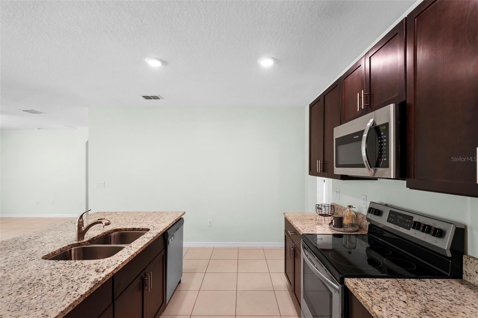 VICTORIA OAKS PH A - Residential