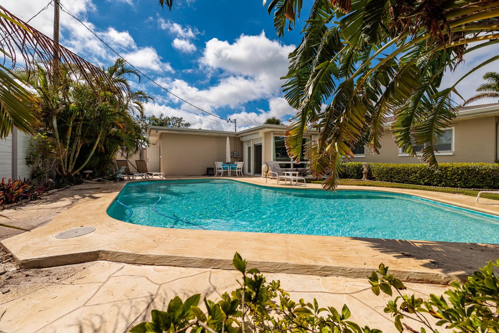 2340 W BAY ISLE DRIVE SE
