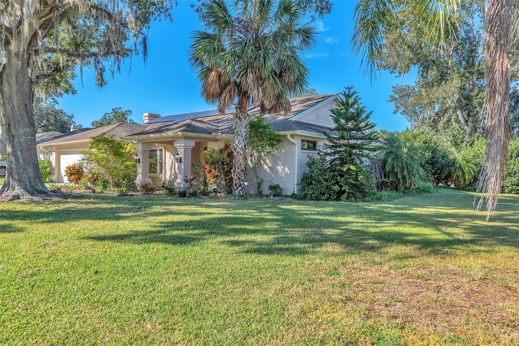 Photo of 1702 Horseshoe Drive, Plant City, FL 33566 (MLS # TB8438926)