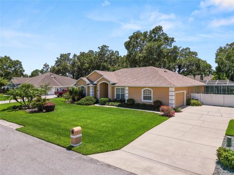 A home in WINTER HAVEN