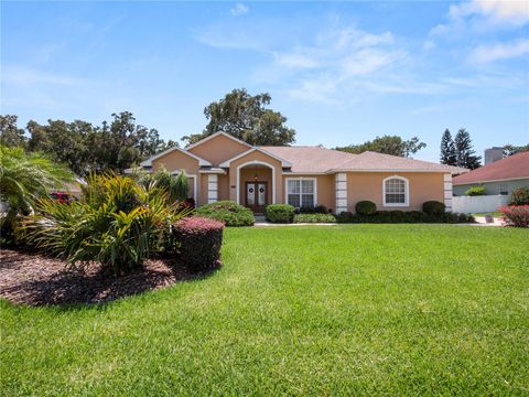 A home in WINTER HAVEN