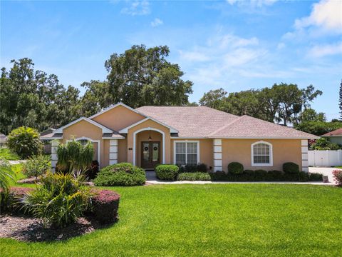 A home in WINTER HAVEN