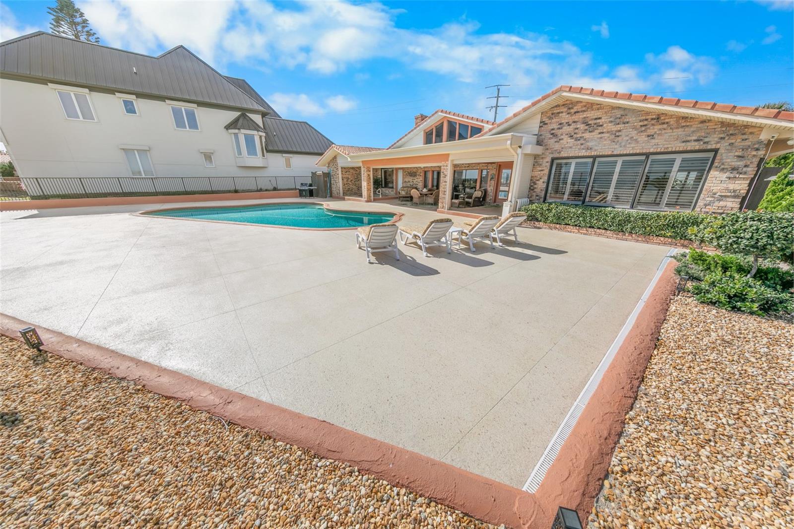 THRIFT TRACTS - Residential