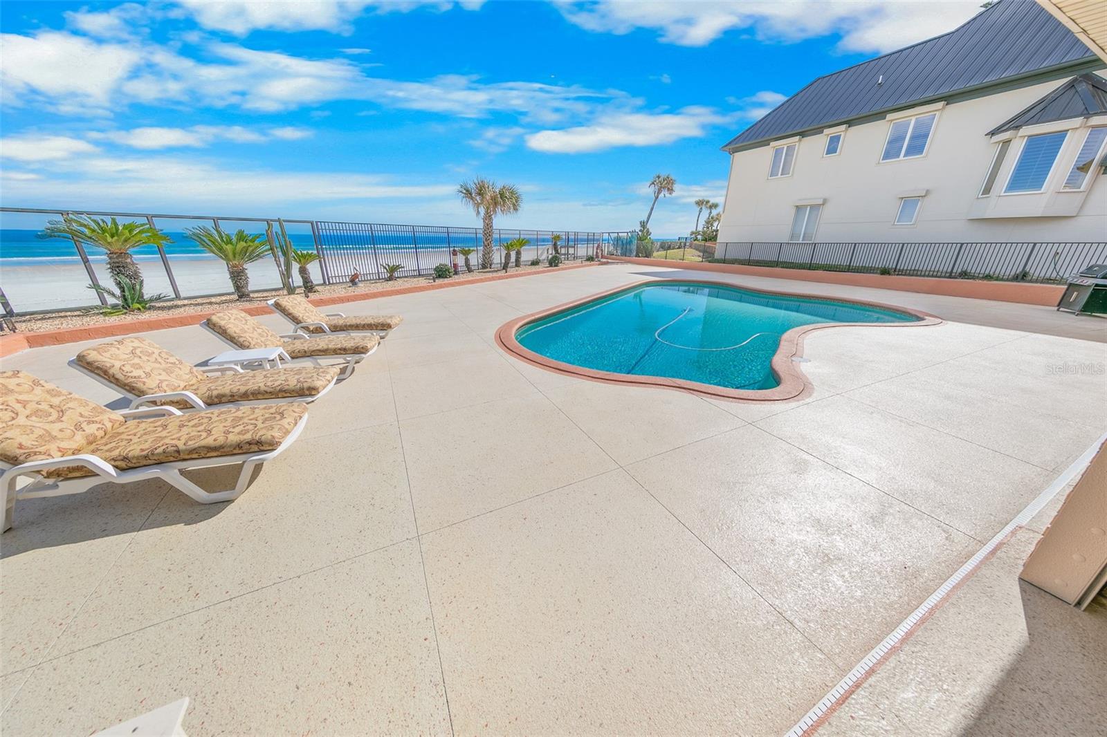 THRIFT TRACTS - Residential