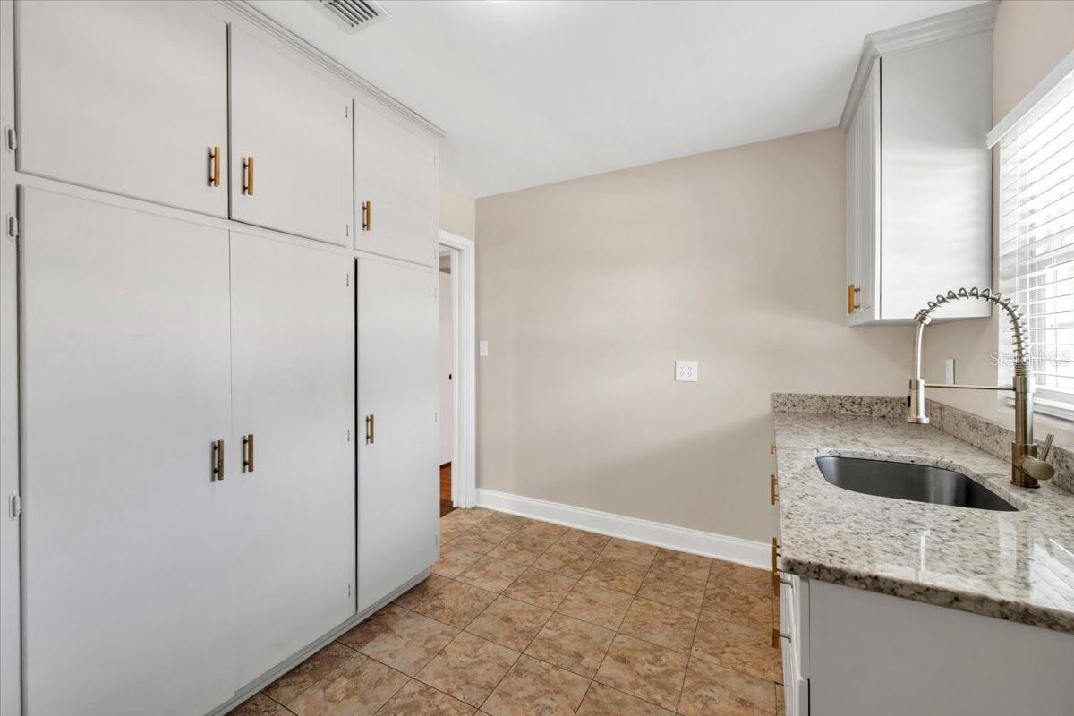 LAUREL HILL - Residential Lease