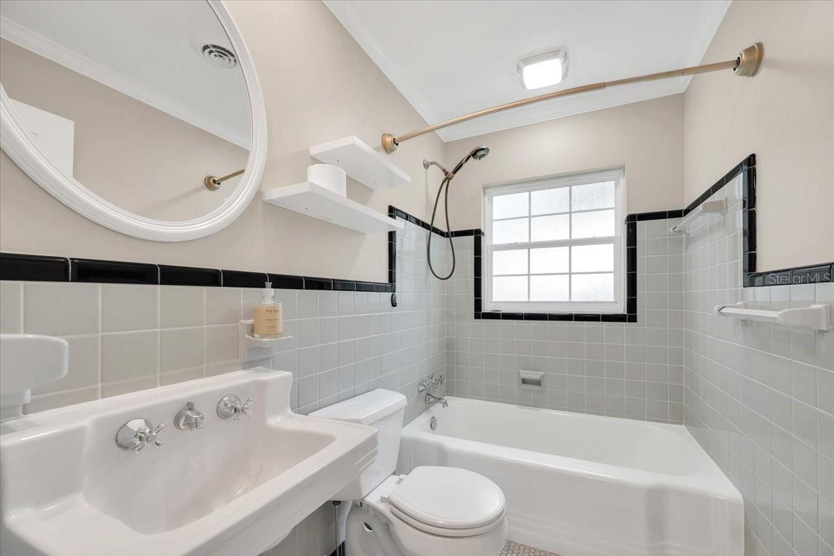 LAUREL HILL - Residential Lease