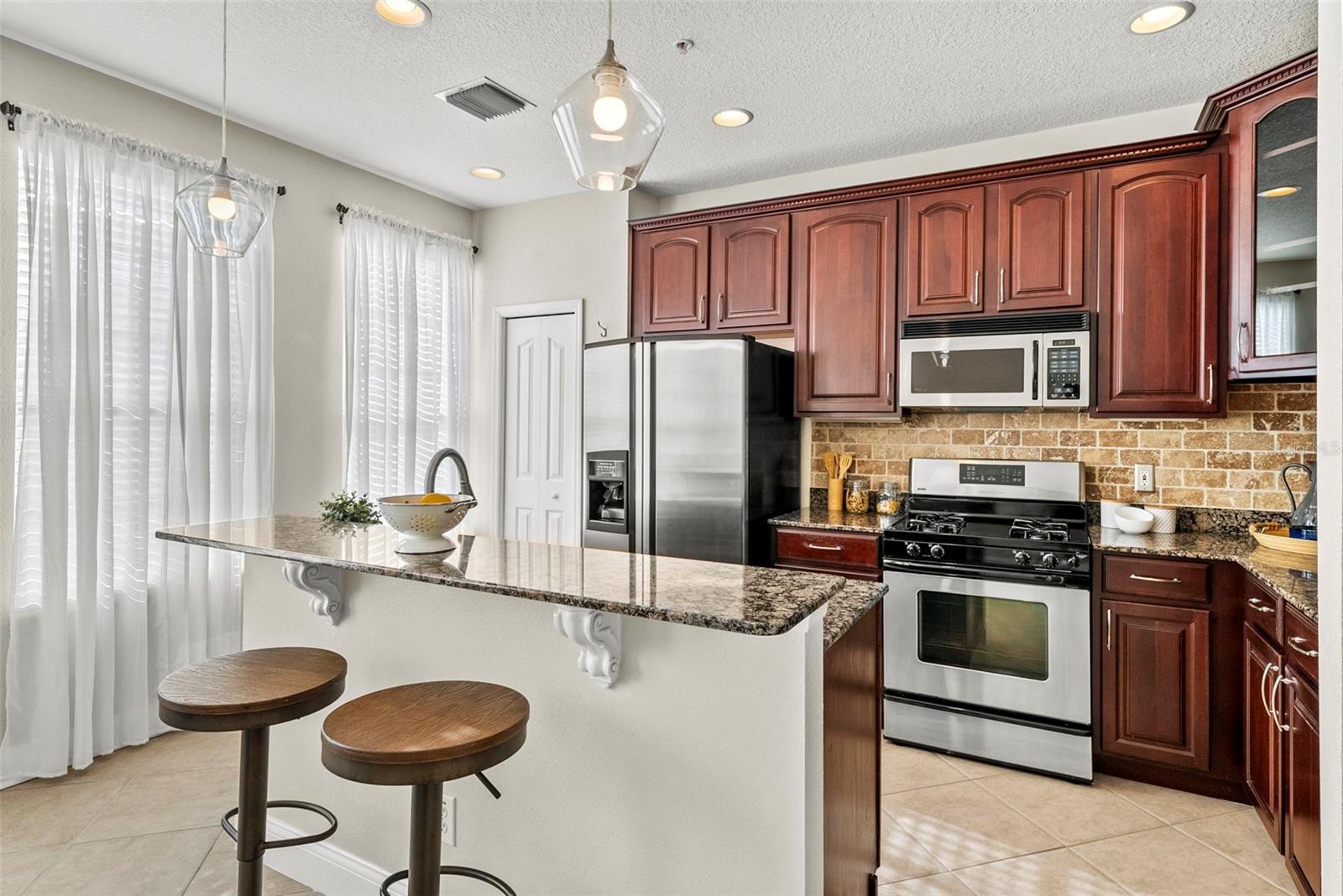 BAYSHORE POINTE TWNHMS PHAS - Residential