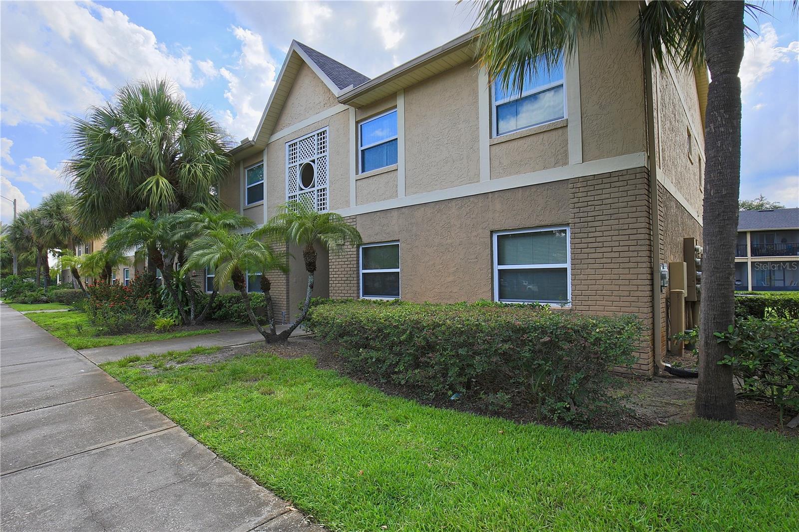 Modern 2/2 Condo in Hawthorne Village – Orlando! Available Now! The Hawthorne Village community offers two pools, tennis, gym, playground, business center and library/media room, picnic areas with grills and clubhouse. Lawn care, water and garbage are included
This lovely condo is located on the 2nd floor, features tile flooring, inside utility room with hookups only, and an open floor plan with "L" shaped dining room/living room area. The kitchen features plenty of countertop space, double basin sink, and pass through window with breakfast bar, leading into the living room space. The unit features a screened in porch with scenic views, and additional storage provided by the linen and coat closets. Great location, with easy access to John Young Parkway, Orange Blossom Trail, 417, 528 and Florida Turnpike. Small pets considered. HOA approval required; may take up to 7 days. All residents are enrolled in the Resident Benefits Package which includes AC filter delivery, utility concierge, our best-in-class resident rewards program, and much more! More details in our Rental Selection Criteria or upon application.