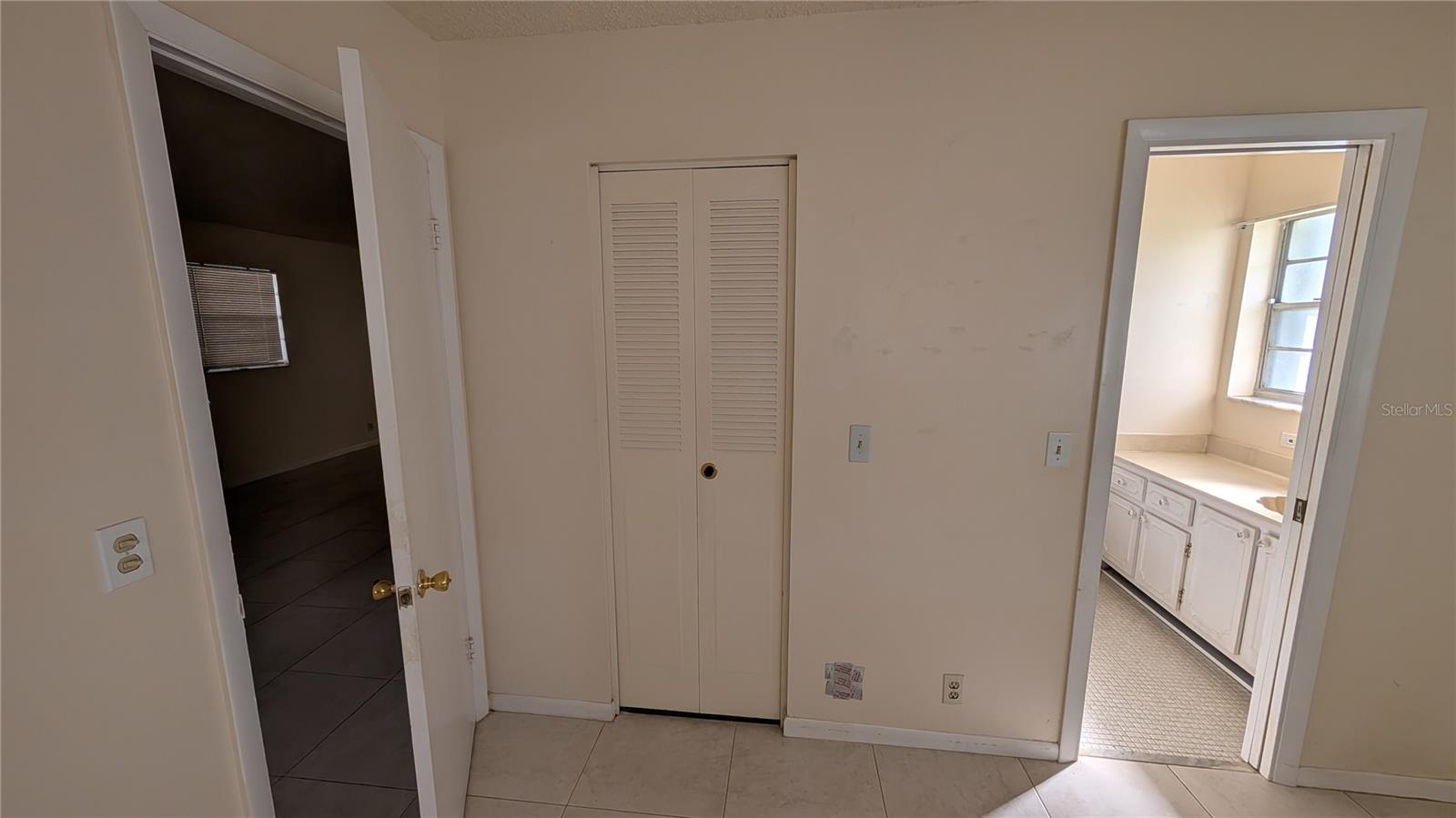 COUNTRY MANORS CONDO 01-08 - Residential