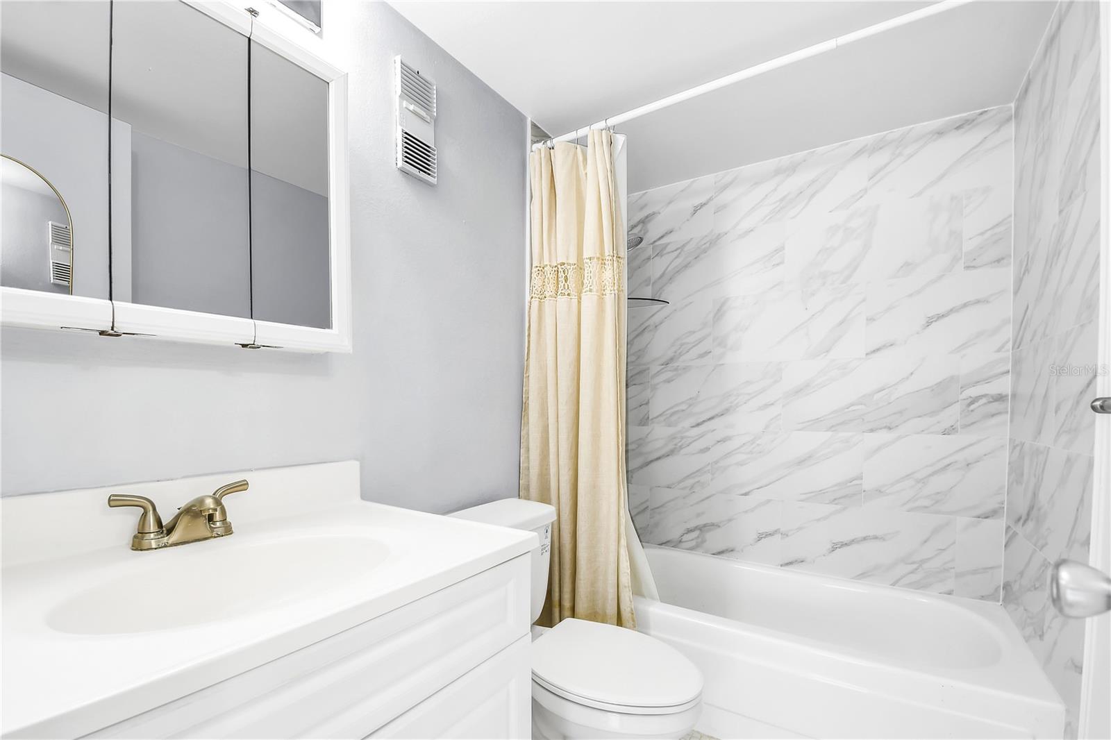 WIMBLEDON PARK #I - Residential Lease