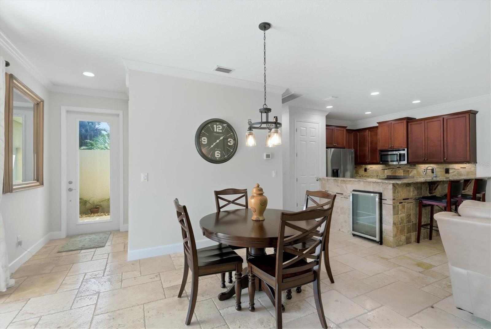 ARTISTS ENCLAVE - Residential