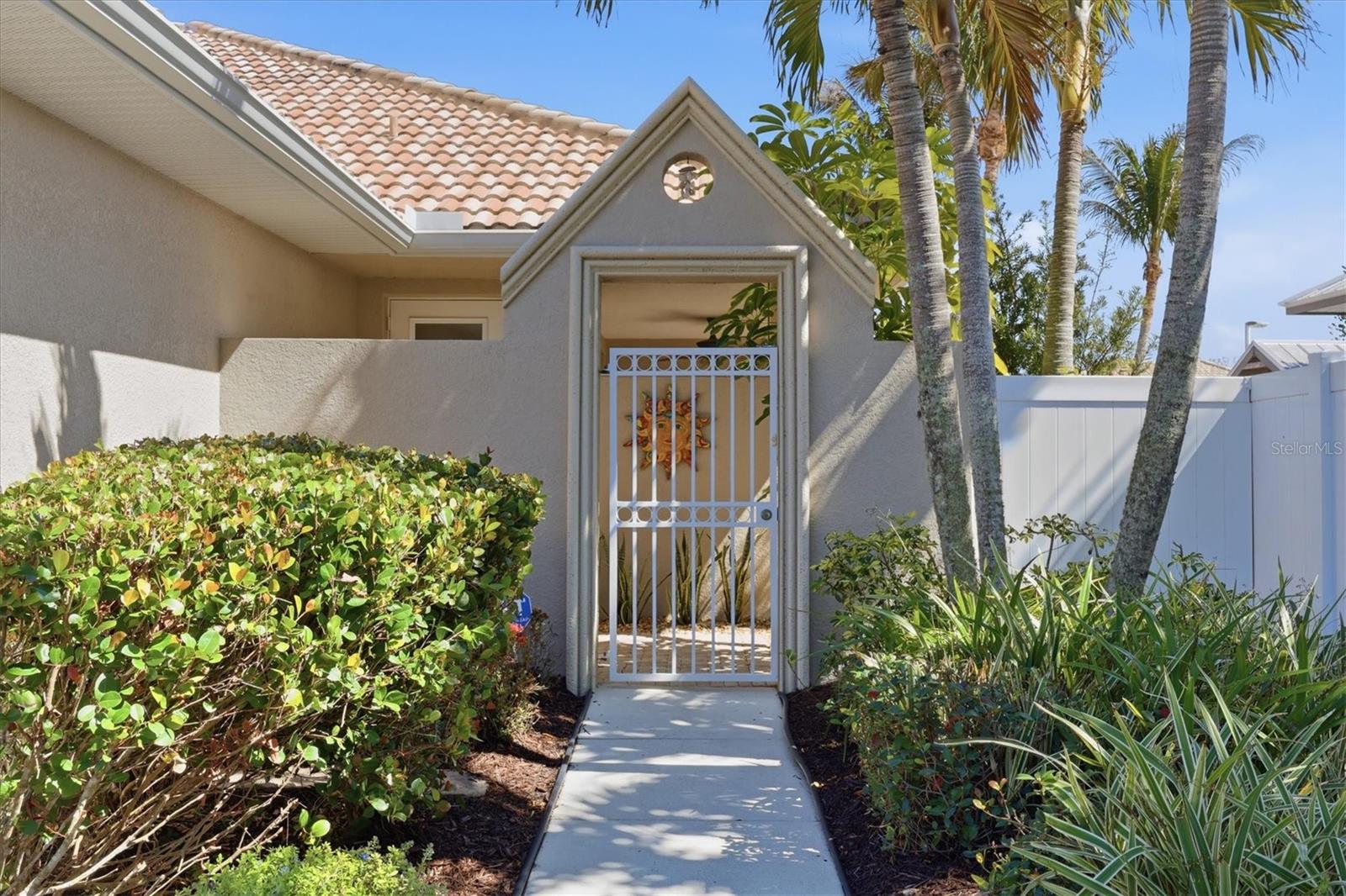 ARTISTS ENCLAVE - Residential