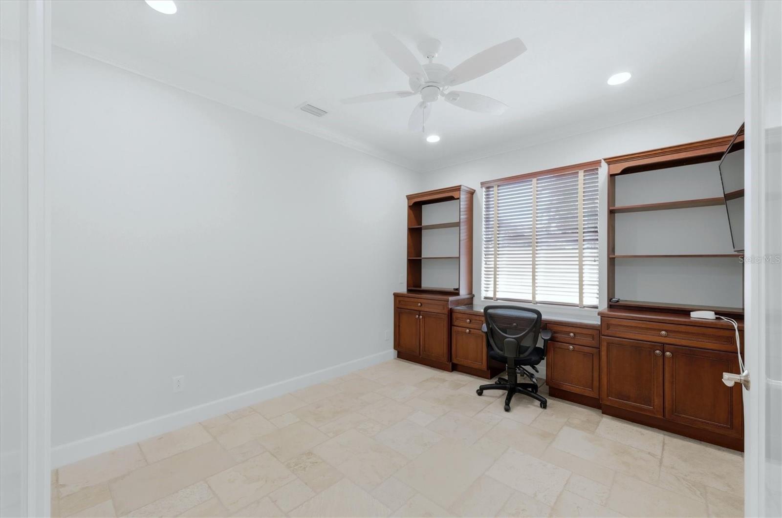 ARTISTS ENCLAVE - Residential