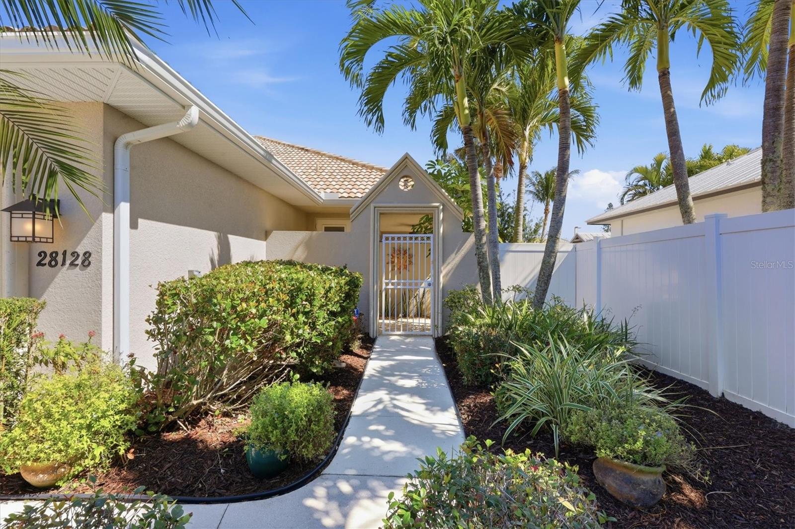 ARTISTS ENCLAVE - Residential